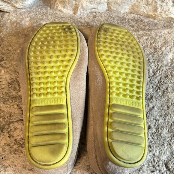 MINNETONKA 326x Beige/Tan Suede Nubuck Moccasins Neon Yellow Tie Soles W’s 8 - Picture 6 of 8